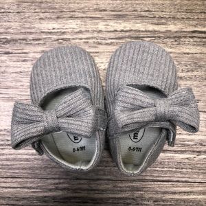 0-6M bow shoes!